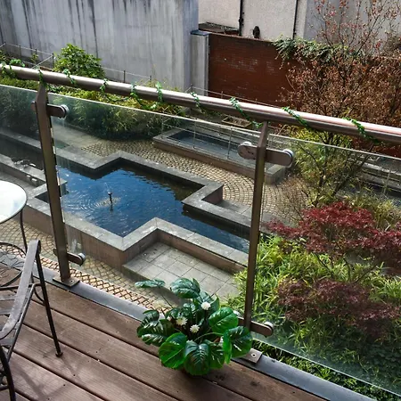 Black Or White En アパート